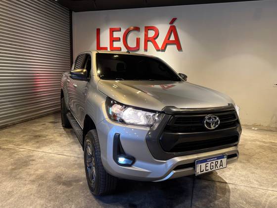 TOYOTA HILUX 2.8 D-4D TURBO DIESEL CD SR 4X4 AUTOMÁTICO